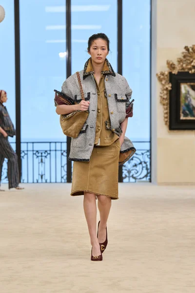 Look 8